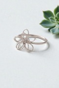 Srebrny pierścionek damski geometryczny kwiat elegancki rozmiar 17