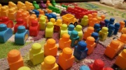 MEGA BLOKS 95 elementów oraz duża platforma