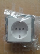 Gniazdo Schuko samozacisk Hager Polo Optima - nowe