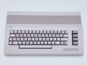 Komputer Commodore C64C, green led