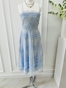 Sukienka haftowana Love triangle błękitna 38 M