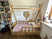 Łóżeczko tipi drewniane 160x80 – jodła, szuflady, zdejmowana barierka