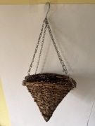 Wiszący kwietnik rattanowy stożek kosz na kwiaty do zawieszenia naturalny