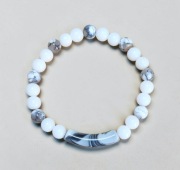 Bransoletka z koralików – elegancka biało-szara, unisex