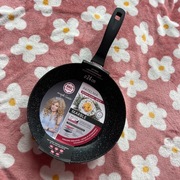 Solidna patelnia z powłoką nieprzywierającą MG home Magda Gessler 24cm