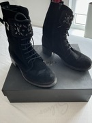 Liu Jo. Czarne botki z czarnymi kryształkami