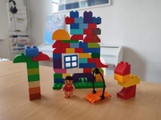 Zestaw kreatywny Lego Duplo 57 sztuk + ludzik + płytka  6x12 + nosze