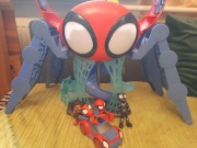 Spidey i super-kumple, Siedziba Główna, spider baza