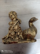 Figurka gęsiarka do ogrodu lub na taras