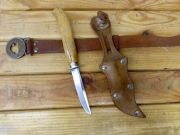 Finka Ciekawy nóż z pochwą i paskiem harcerskim