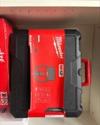 kamera inspekcyjna Milwaukee M12 3601C32 w czarnej walizce.