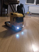 Ciężarówka Mercedes z lawetą i AMG