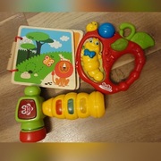 Zestaw zabawek dla niemowlaka. Grzechtka, książka