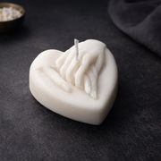 Świeczka "Dłonie na sercu", różne kolory i zapachy, Prezent dla ukochanej