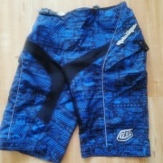 Spodenki na motor firmy Troy Lee Designs