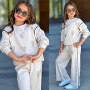 Beżowy komplet serca cyrkonie bluza + spodnie r. 110