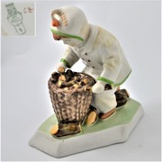 Dziecko z koszem art deco A. Sinko Zsolnay Węgry lata 30te