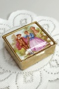 Vintage puzderko porcelanka w stylu rokoko pudełeczko biżuterię drobiazgi