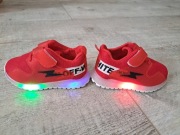 Buty sportowe dziecięce, materiałowe, świecące LED, czerwone - rozm 24 