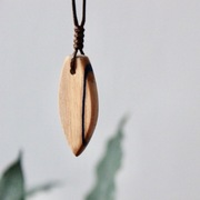 Cobalt Hummingbird | Naszyjnik deska surfingowa z drewna i żywicy