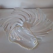 Piękna szklana kręcona misa patera