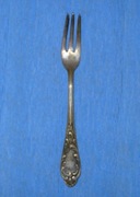 Zabytkowy widelec do ciasta od zastawy z  przed 1939 