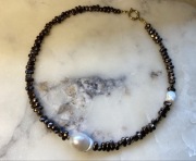 Naszyjnik z perły i hematytu