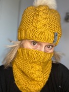 Czapka i komin robiony ręcznie  na drutach, kolor musztarda.