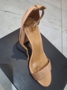 Beżowe kremowe skórzane sandały na obcasie Kazar 37