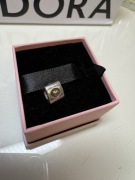 Pandora charms Serce w Kamieniu 790305 srebro złoto