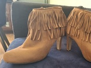 Botki boho z frędzlami. 40/25cm zamszowe