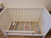 Łóżeczko Sundvik, barierka Vikare, materac Rucken