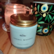 Świeca sojowa "Herbal Whisper" jasnofioletowa z  lawendą, Robea, 120ml