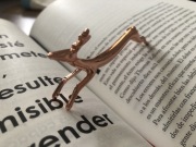 Jelonek jeleń figurka podstawka pod sztućce metalowy złoty na stół podpórka