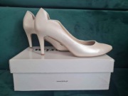 Ślubne perłowe szpilki z falą na cholewce Dagna iv