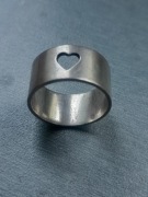 Rytosztuka gruby pierscionek z sercem srebro