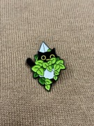 Emaliowana broszka/pin kot w dobiczce