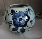 Okrągły wazon ceramiczny w stylu Delft Blue, ręcznie malowany