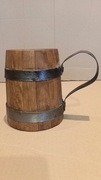 Stary drewniany kufel na piwo