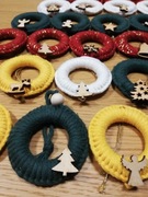 Zawieszki świąteczne na choinkę na kółku makrama 