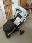 Wózek spacerowy Petite&Mars Royal Iron Green