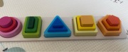 Drewniana zabawka Montessori – sorter kształtów i układanka edukacyjna