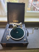 Stary przedwojenny gramofon 