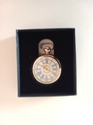 mały analogowy zegarek do ręki kieszeni kieszonkowy kolor srebrny