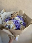 Bukiet z kwiatów ze wstążki satynowej 