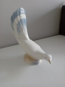 Figurka z porcelany gołąb 