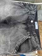 Spodnie Cropp r. 38. Czarny jeans damskie. 45 zł.