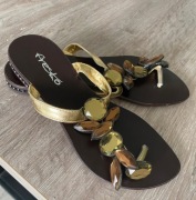 Klapki japonki kamienie 