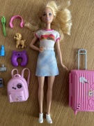 LALKA BARBIE MALIBU Z PIESKIEM W PODRÓŻY + akcesoria podróżne