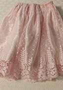 spódniczka z koronki wizytowa j.róż 7-10 lat